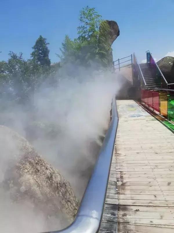 520巨石山悬崖上的乐园“遇见你，见证爱”