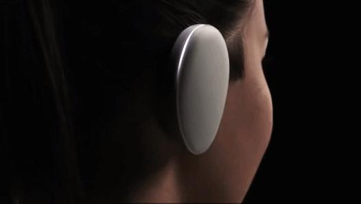 一个能当话筒的耳机,可以当翻译员的耳机