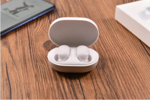 小米蓝牙airdots青春版怎么连手机,小米蓝牙耳机airdots青春版灯不亮