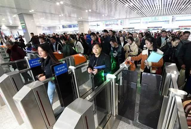 桂林西站高铁可以刷身份证进站吗,再见绿皮车中国高铁