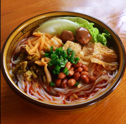 螺蛳粉汤底做法及配方红油,熬螺蛳粉的汤50斤水放多少盐