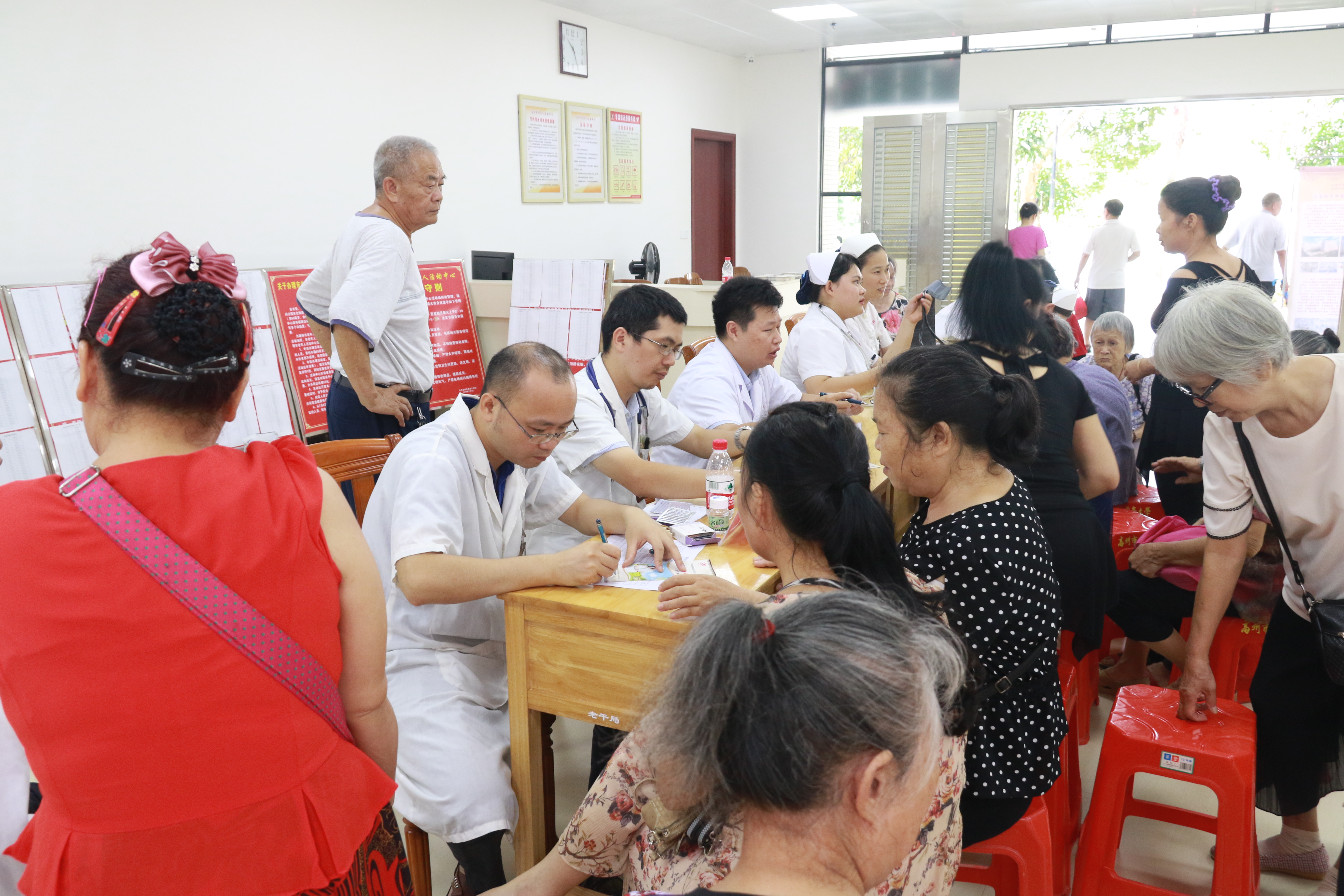 中医药文化进校园小学生,中医药文化进校园