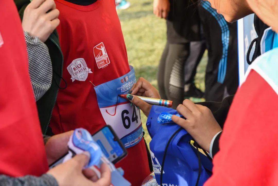 马拉松燃情开跑,2023半程马拉松鸣枪开跑