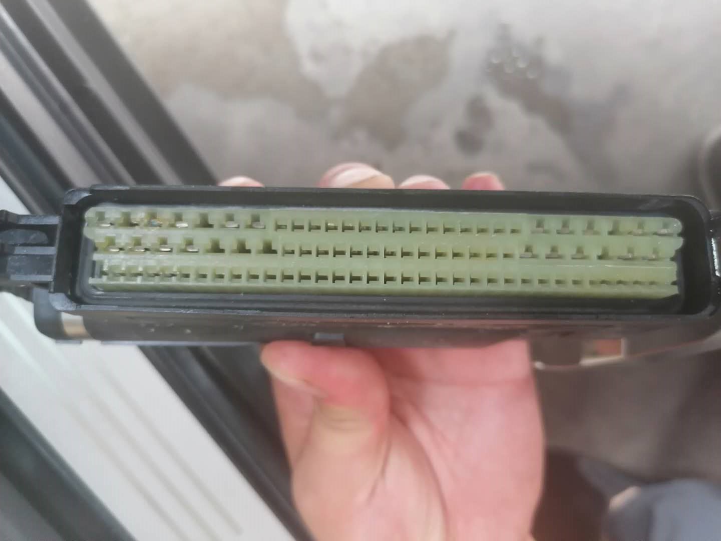 帕萨特领驭挂d挡往前冲车身共振,帕萨特领驭p挡应急解锁