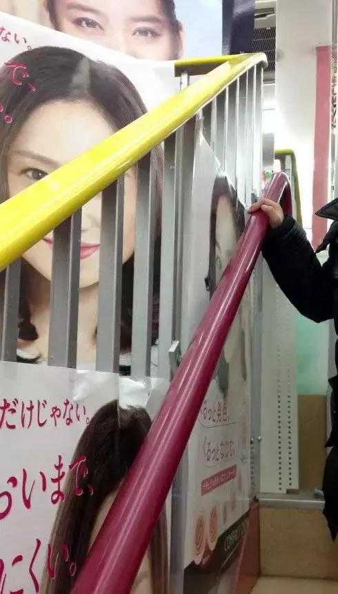 细致到变态的日本人，居然是这么对待我们的行李的！