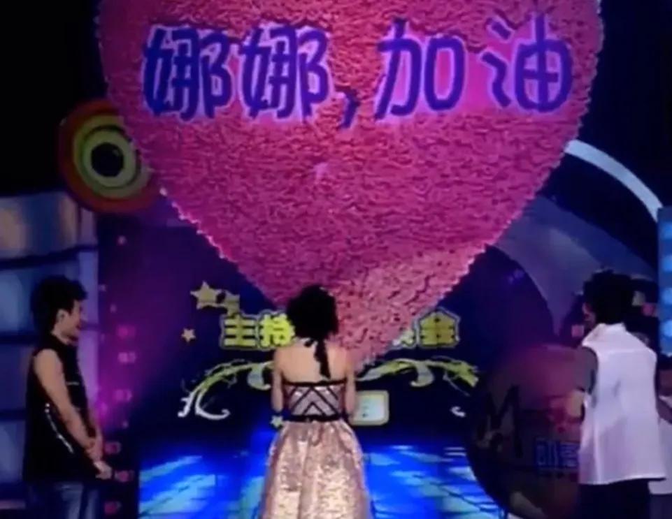 被拆家门抵债，为初恋写书？“拼命三娘”谢娜忘不了的苦甜往事