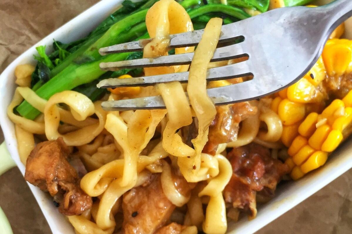 手擀面一煮就化的原因,手擀面一煮就碎怎么回事