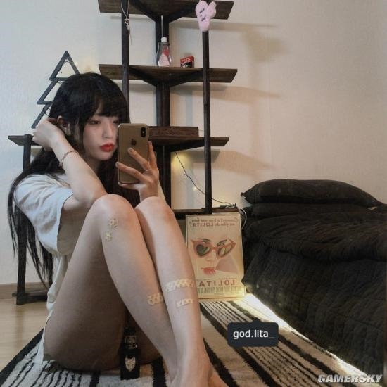 坏坏的动作惹人怜爱韩国美女游戏up主godlita