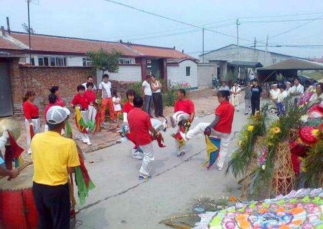 家中红白喜事撞一起怎么办,家里喜事和丧事相撞怎么办