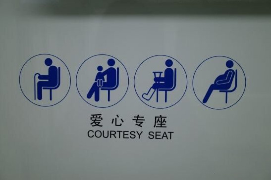 “对面那几个人没有脖子”，孩子真能看见脏东西？妈妈差点崩溃