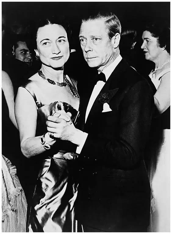 英国历史上最禁断的爱恋：国王退位，只为与她成婚