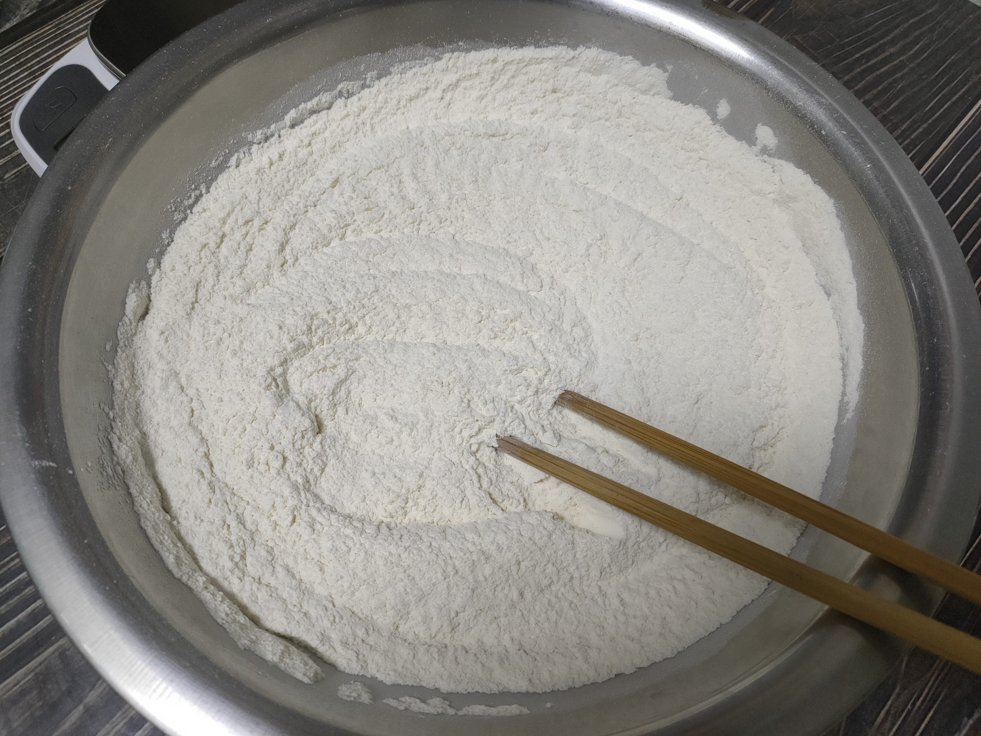 炸油条蓬松酥脆用什么配方,炸油条用什么方法才能蓬松酥脆