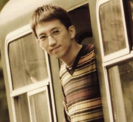 专辑张张大卖，事业一路高歌，这是我们忘掉他风流史的理由？