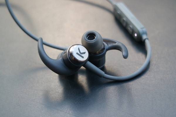 最新款防水挂脖式蓝牙耳机,100多头戴式蓝牙耳机推荐防水