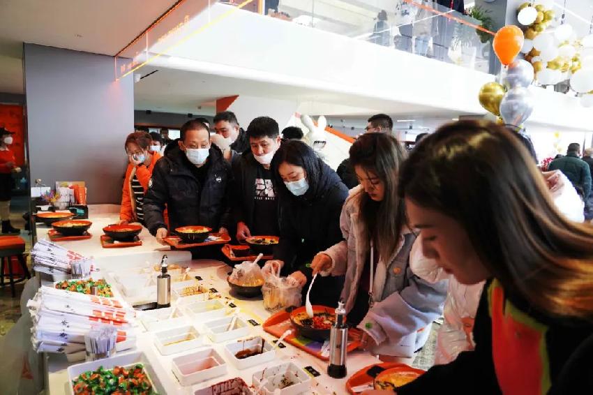 张亮麻辣烫有多少家店,全国最大张亮麻辣烫