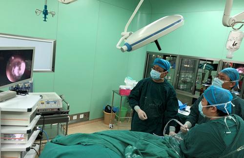 打球扭伤脚踝可以贴膏药吗,打篮球脚踝扭伤骨折大概多久痊愈