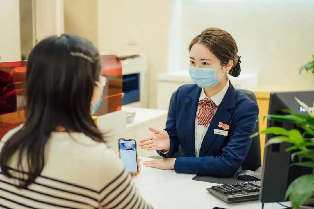 「行情」五大行行服PK哪家强，谁是你心中的最美行服？