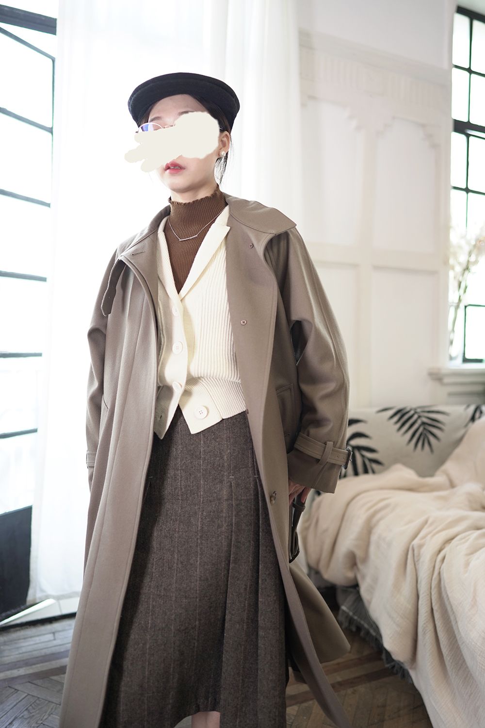 杏色大衣内搭什么颜色毛衣好看,深蓝色大衣内搭什么颜色的毛衣