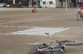 日本警示教育现场演绎交通安全,日本卡车在学校撞击儿童