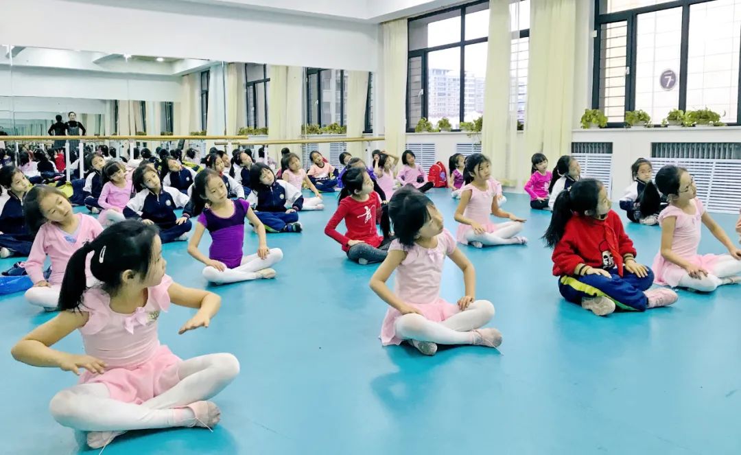 2022美育再出发期待与你相约校园,绿地小学和敕勒川学校