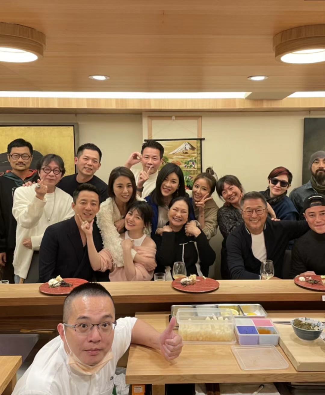 汪小菲大s戴眼镜照片,汪小菲大s最新同框