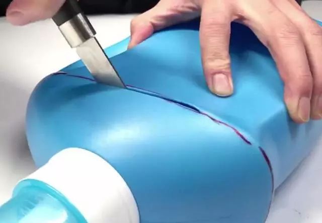 使用洗衣机置物架,洗衣瓶改造吹风机置物架