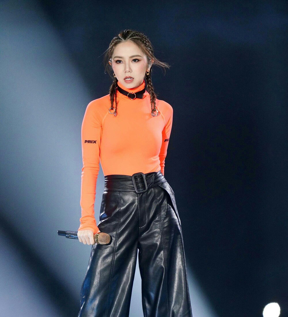 邓紫棋和周兴哲是什么关系,别勉强邓紫棋周兴哲现场官方