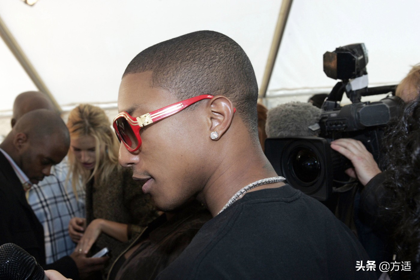 说唱歌手喜欢戴的眼镜,说唱歌手戴的无框眼镜推荐