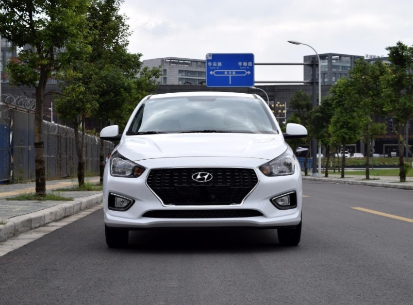 不要尊严了?现代瑞纳一口气跌至4万,外观油耗是亮点