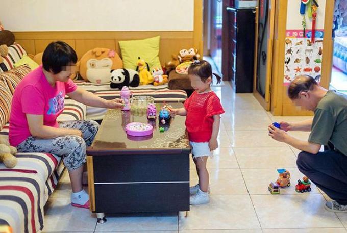 老人对孩子溺爱怎么处理,老人对孩子的溺爱令人发指