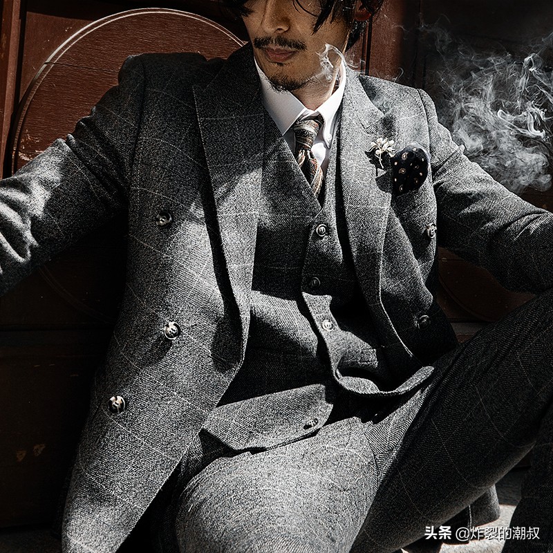 男人西服怎么选？一套复古西服能帅气一辈子