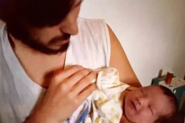 被全世界封神的乔布斯，也是位普通又孤独的父亲