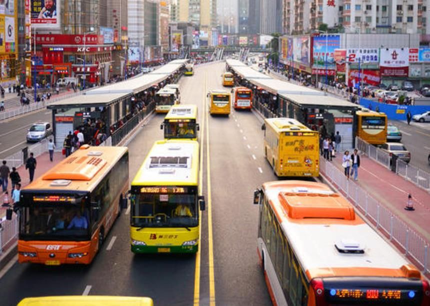 广州三条宽阔的城市大道，长度都超过十公里，能跟深圳道路媲美吗