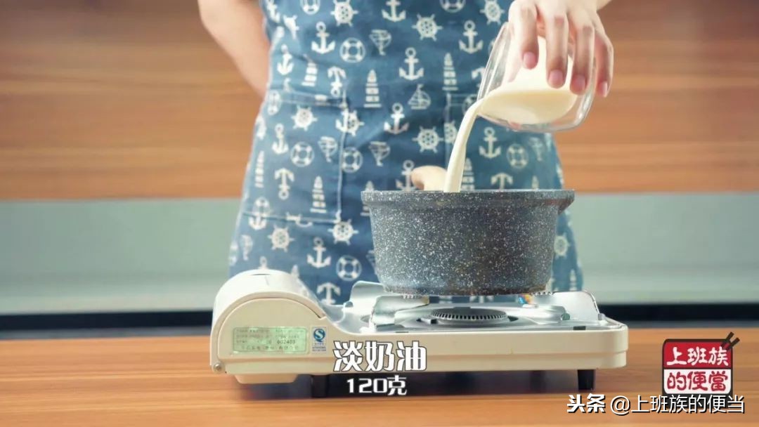 牛奶鸡蛋芒果布丁的做法,自制芒果布丁入口即化超级好吃