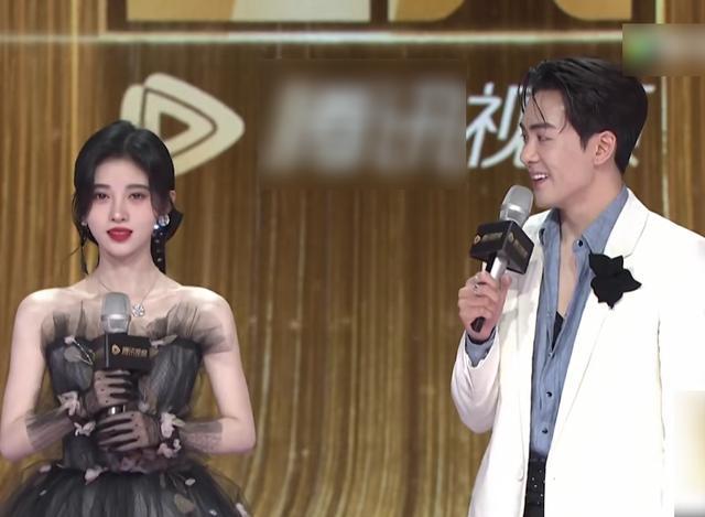 热巴杨幂刘亦菲同台,杨幂热巴刘亦菲高圆圆