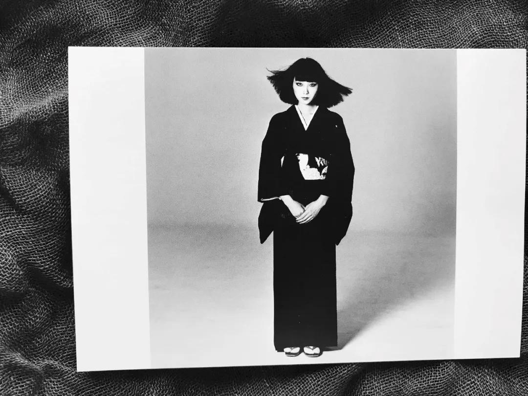 22岁出道28岁成YSL宠儿，意外逝世13年，她仍是资生堂的第一美人