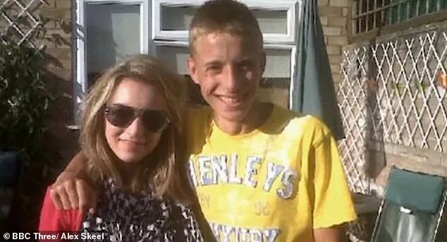 足球教练遭虐待,23岁足球教练被家暴