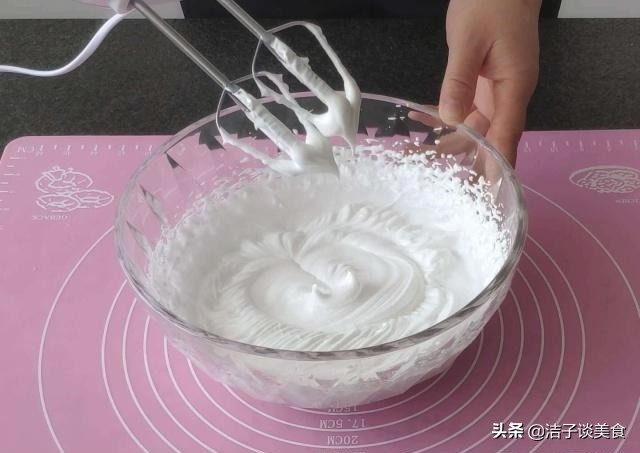 不用面包糠的蛋糕制作,不用烤箱也能做出松软香甜的蛋糕