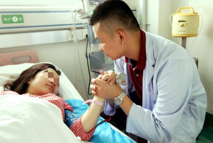 90后宝妈生下3胞胎,90后的宝妈生宝宝