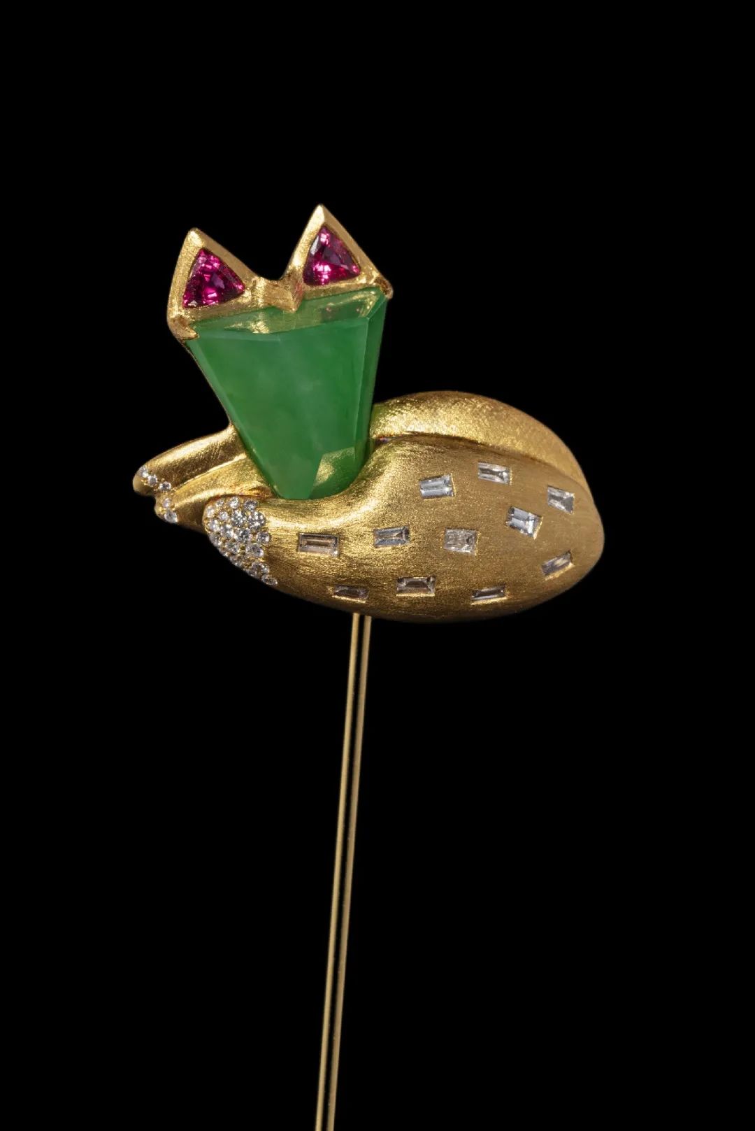 她设计的珠宝如画似景承包了你对美的所有渴求与遐想