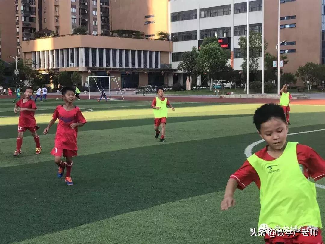 “热”情“五”射，为球而“狂”盘龙三小校园足球友谊赛开“踢”