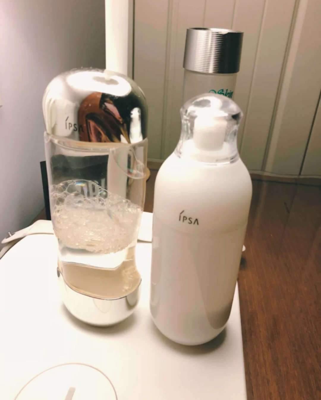 先乳后水的正确护肤方法不用面霜,新手护肤九款经典水乳指南