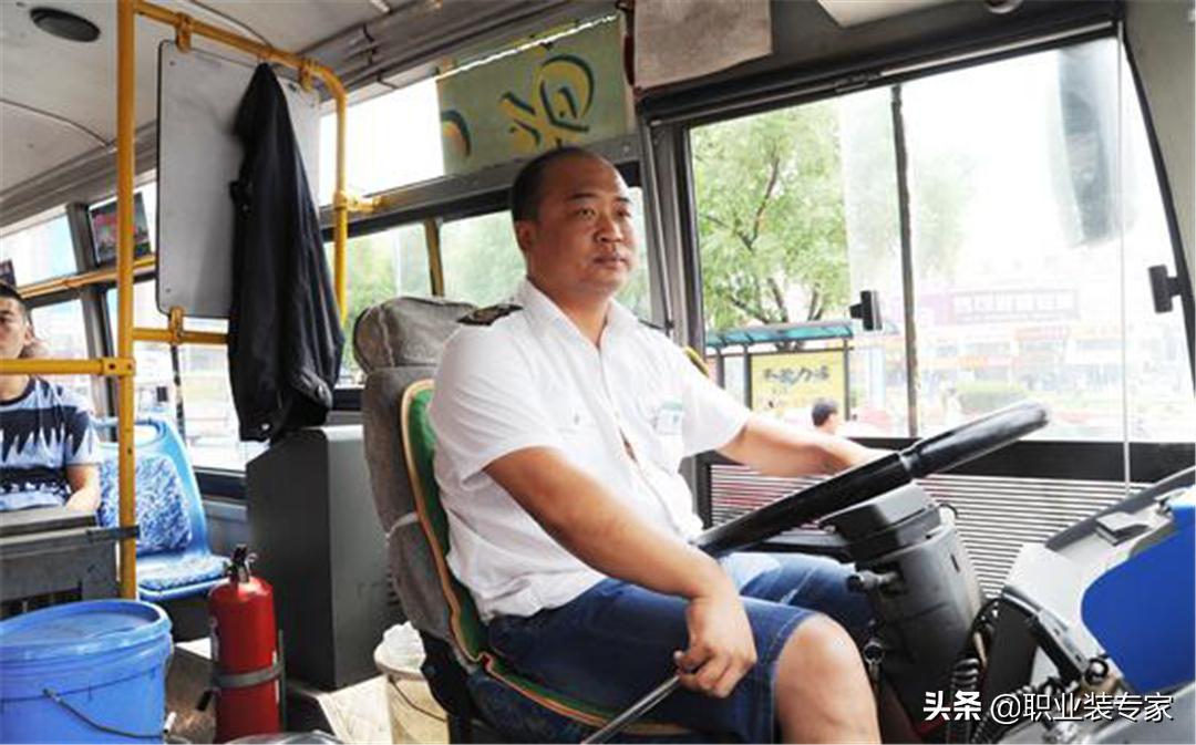 让职业装成为有趣的灵魂2——思想化、个性化、时尚化