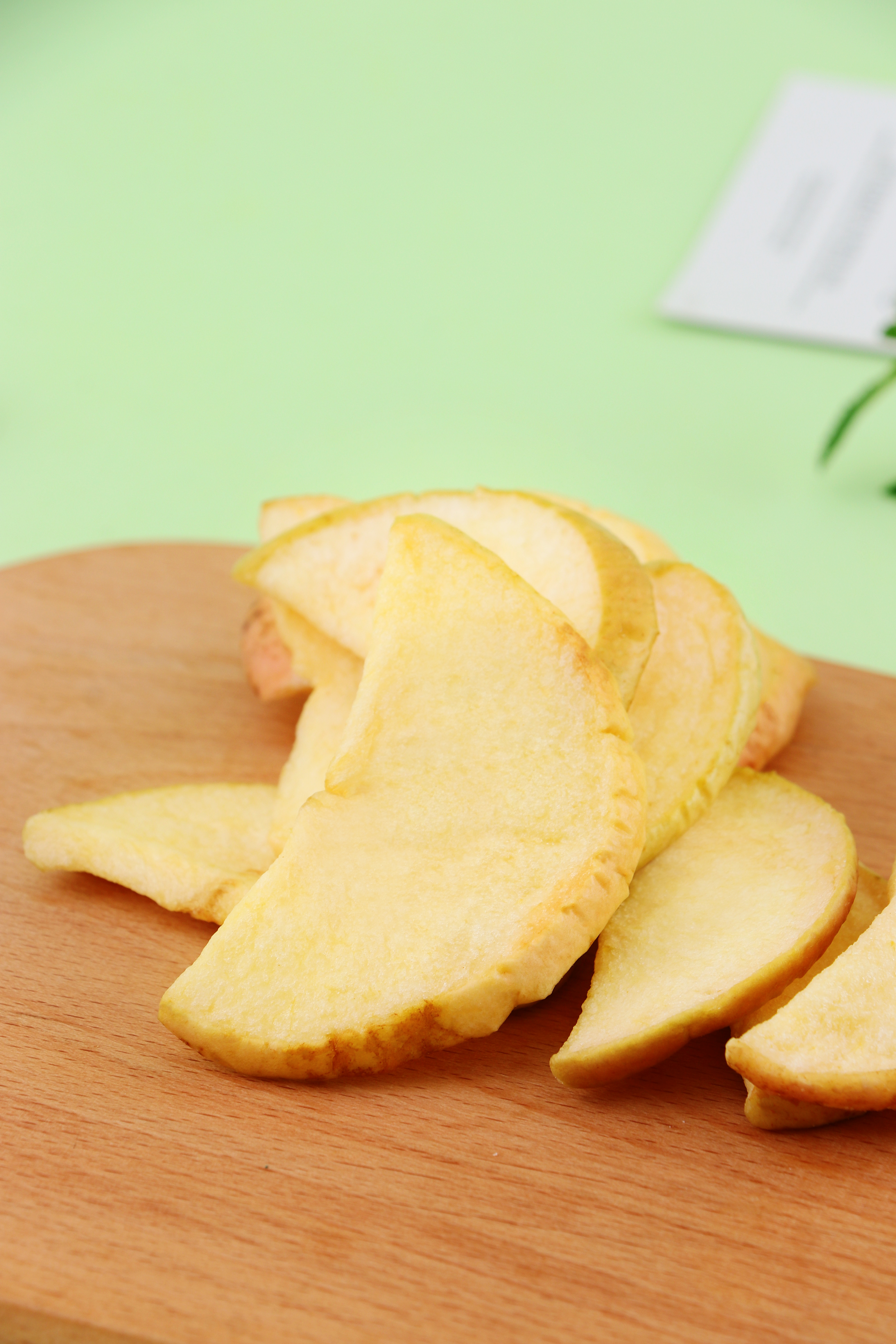 “苹”于自然“果”味，脆享其中。苹果干果干代加工厂