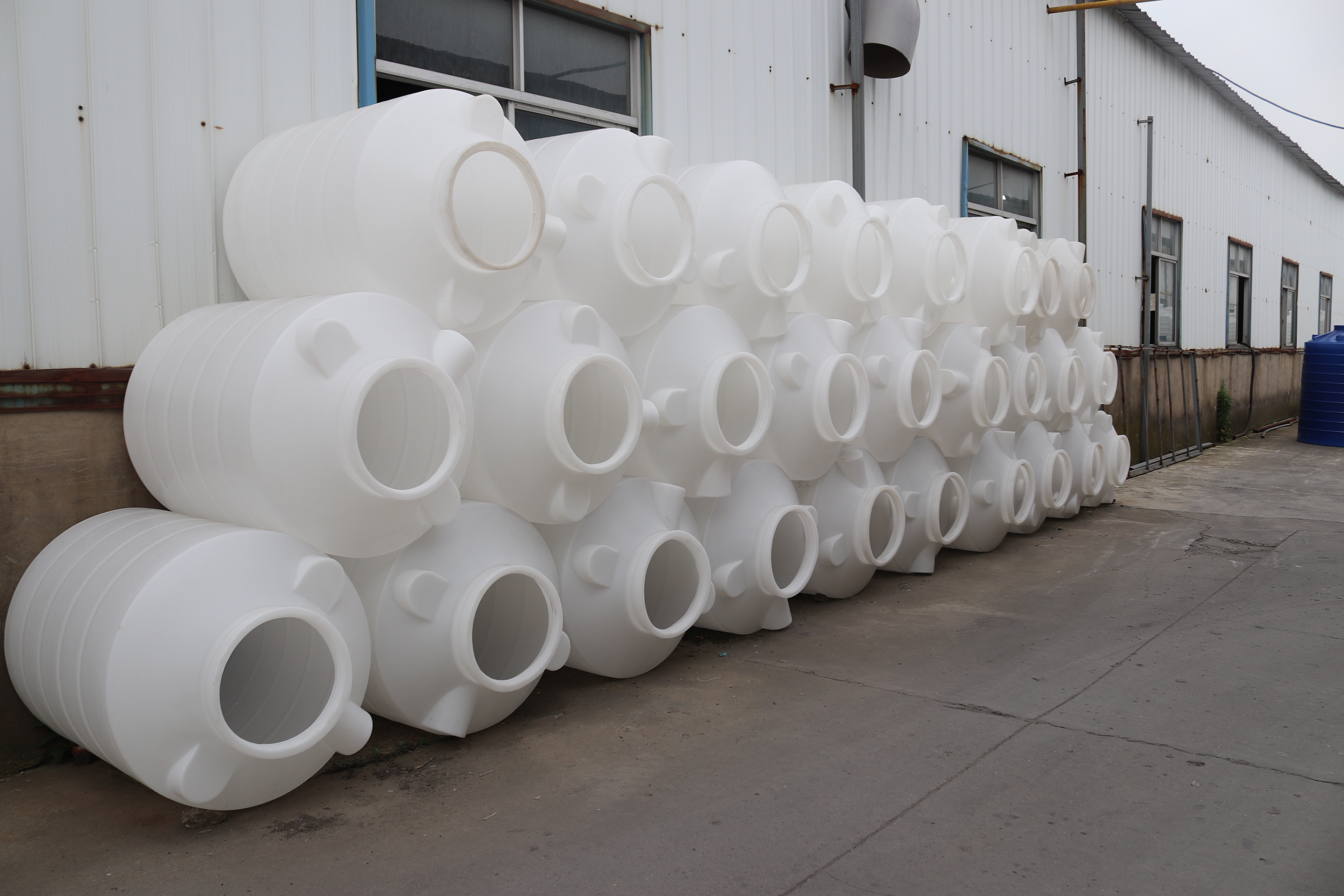 专业低温储罐补漏方案,塑料pe储罐生产供应