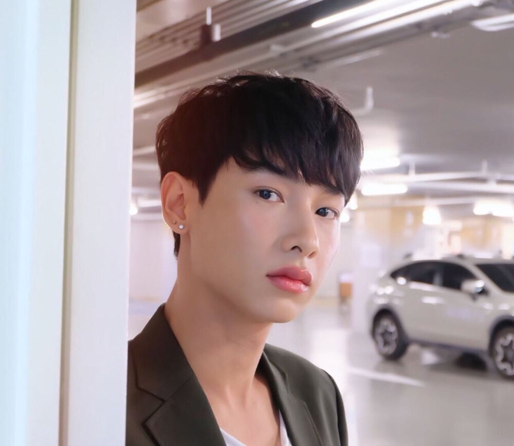 他泰让人一眼万年的外观:妞的鼻尖痣泡芙的笑眼文总的手