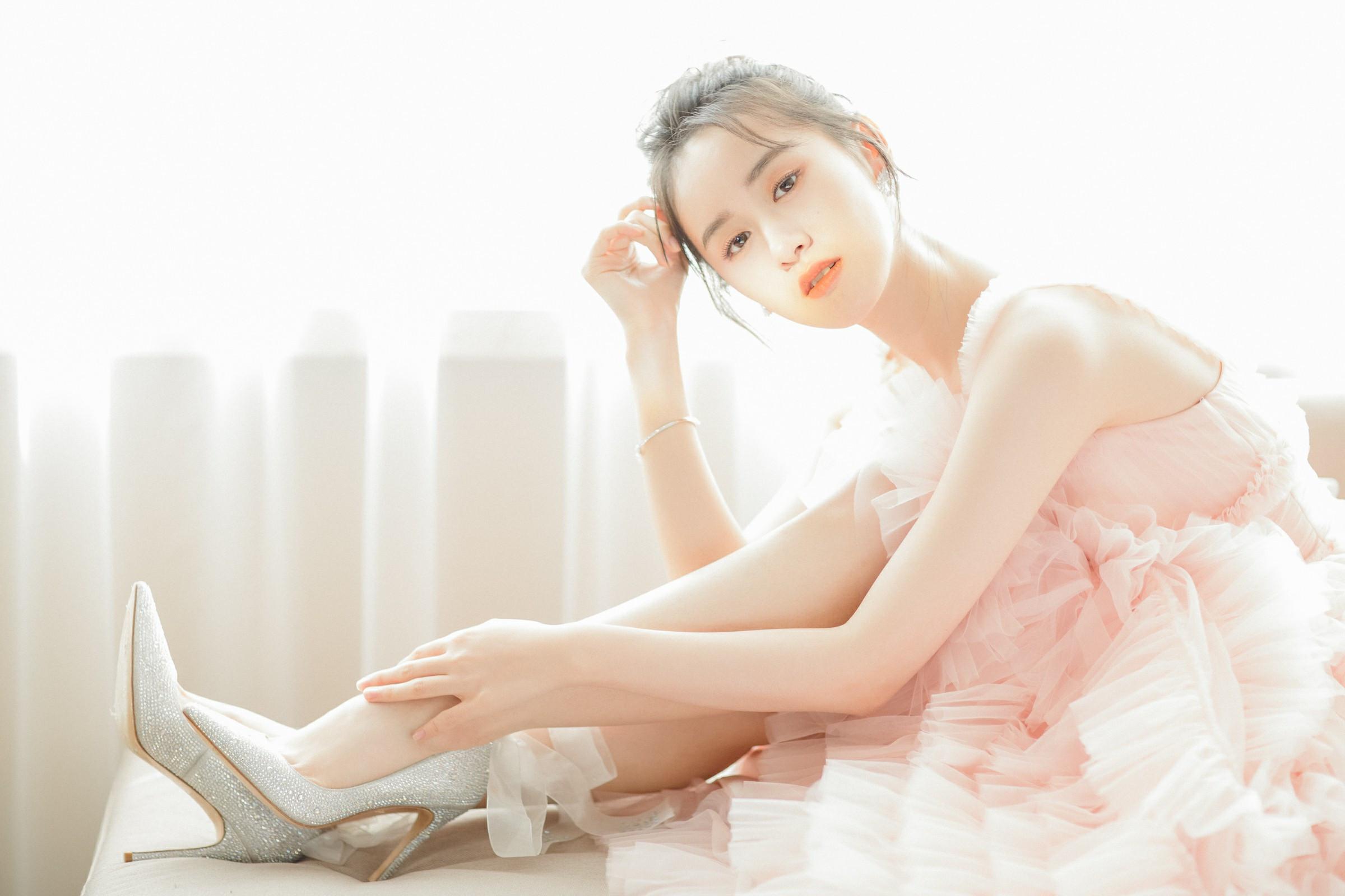 直播间灯光太亮曝光怎么办,直播间光线太暗怎么处理