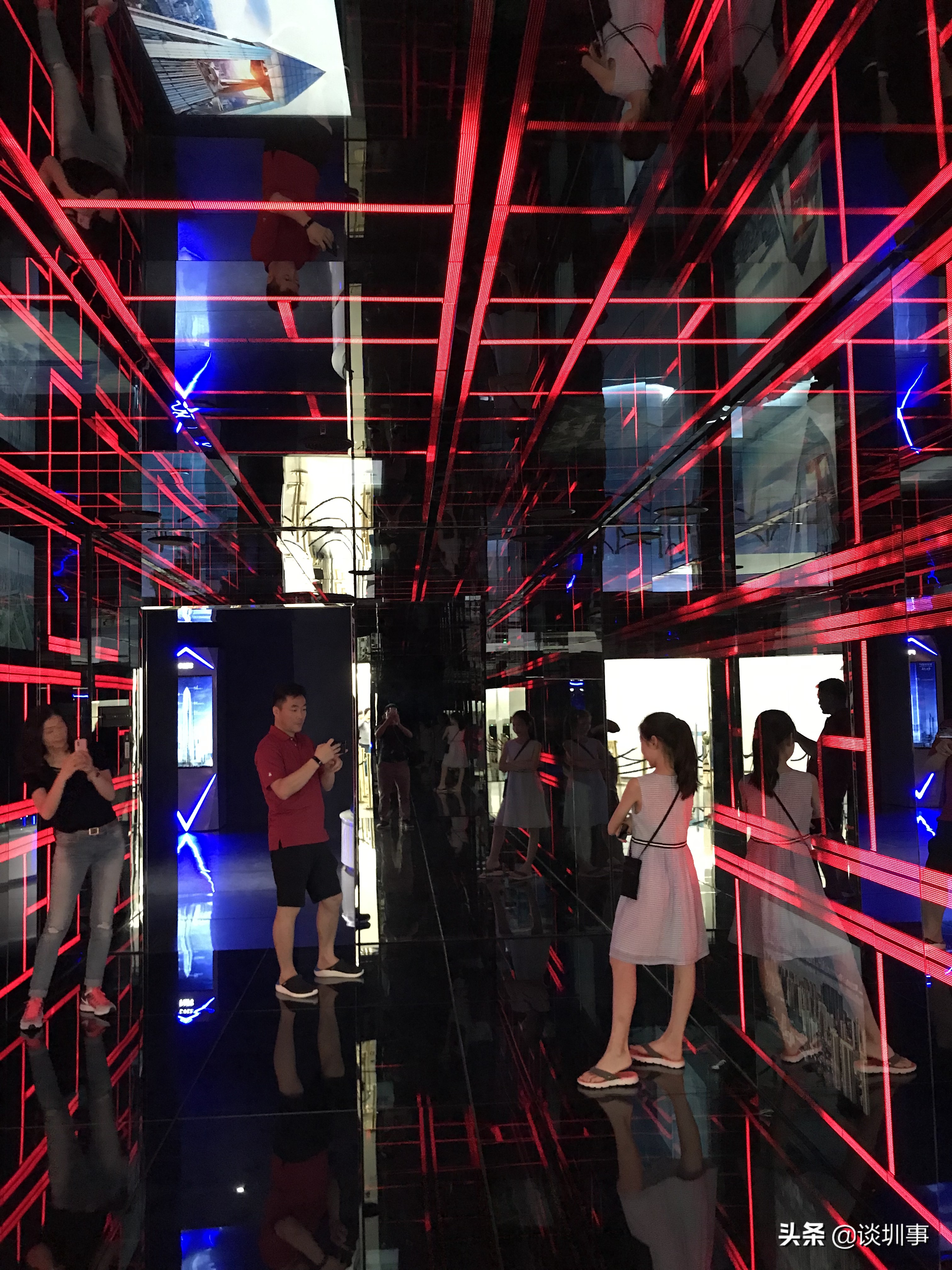 登顶深圳第一高楼,登上深圳平安金融大厦