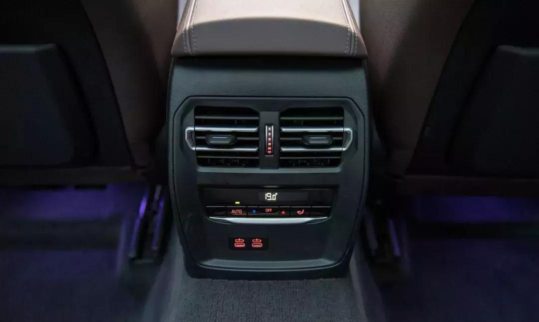 2022款宝马新3系325lim运动套装,宝马新3系320和325哪个更值得买