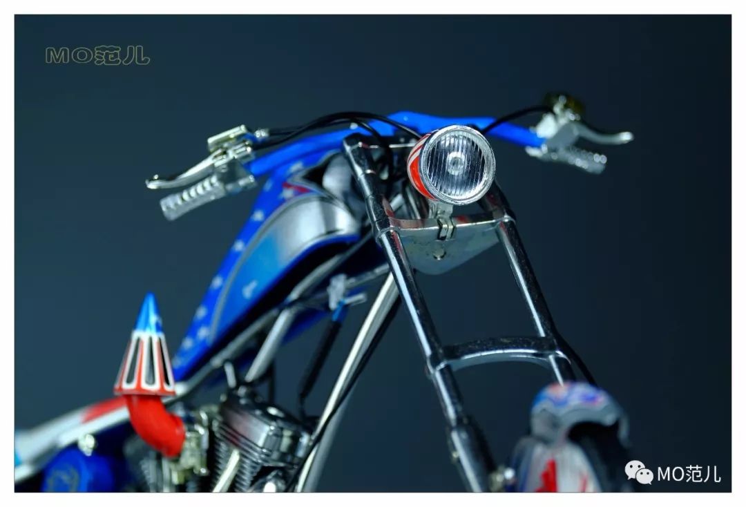 想试试用蓝色“焊”住你的眼睛是什么感受吗？